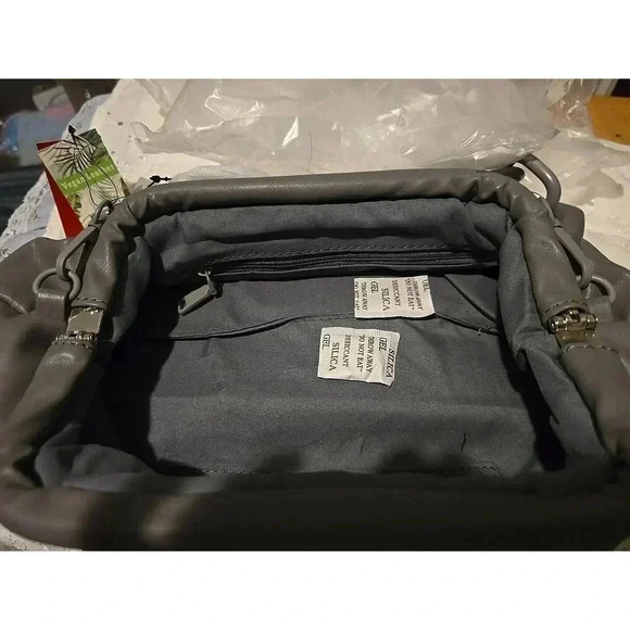 Bagdley Mischka Clutch In Grey Chain Strap Inside Zip With Pocket - Picture 2 of 5